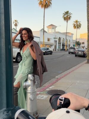 Cláudia Vieira Instagram - pub | Acabada de chegar a Los Angeles... e à  @kerastase_official 💫 uma marca que eu tanto admiro.
Há muitas novidades a caminho, e uma celebração do universo feminino com direito a sessão fotográfica em modo LA vibes. Gostaram? 📸

#kerastaseportugal