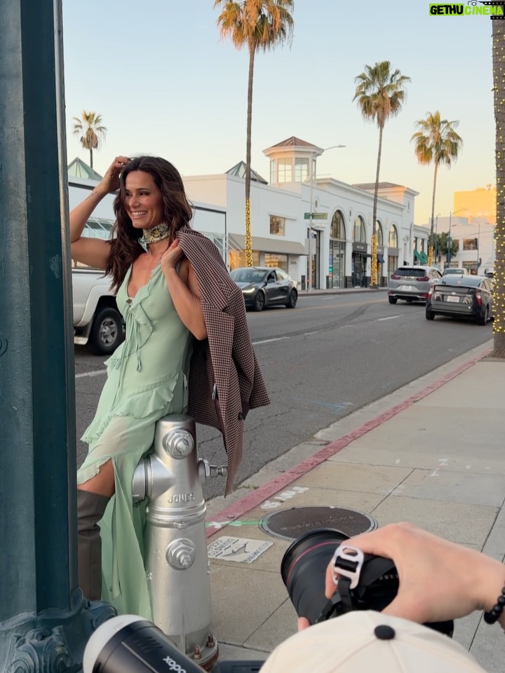 Cláudia Vieira - 15.8K Likes - pub | Acabada de chegar a Los Angeles... e à  @kerastase_official 💫 uma marca que eu tanto admiro.
Há muitas novidades a caminho, e uma celebração do universo feminino com direito a sessão fotográfica em modo LA vibes. Gostaram? 📸

#kerastaseportugal