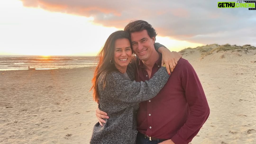 Cláudia Vieira - 13K Likes - O meu mano está de parabéns!!! 
E não é só porque ontem foi o seu aniversário, está de parabéns porque fez questão de celebrar os seus 50 anos de uma forma espontânea, no nosso sítio de sempre, onde crescemos e muito fiel à sua essência. Se estava tudo bem organizado?! (estava bem melhor do que imaginámos) eu e a minha irmã não estávamos de acordo, com receio que desse para o torto, que desse trabalho ao nosso pai.. mas ele estava certo. Disse-nos “quero muito guardar estas memórias comigo, termos a avó, o pai e o tio no nosso castelo” e estava tão certo!!! Obrigada mano por seres assim e desculpa tantas vezes eu ser a chata que te quer alertar para os (senãos)
Adoro te… amo-te!!! sei lá.. ter irmãos é mesmo o melhor da vida ♥️♥️♥️🥂