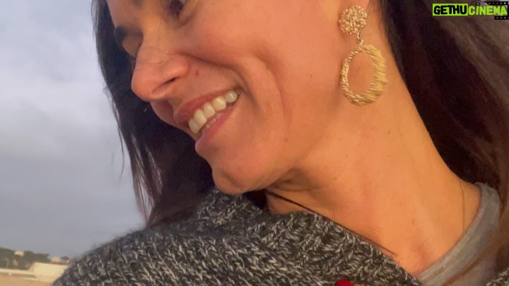 Cláudia Vieira - 13K Likes - O meu mano está de parabéns!!! 
E não é só porque ontem foi o seu aniversário, está de parabéns porque fez questão de celebrar os seus 50 anos de uma forma espontânea, no nosso sítio de sempre, onde crescemos e muito fiel à sua essência. Se estava tudo bem organizado?! (estava bem melhor do que imaginámos) eu e a minha irmã não estávamos de acordo, com receio que desse para o torto, que desse trabalho ao nosso pai.. mas ele estava certo. Disse-nos “quero muito guardar estas memórias comigo, termos a avó, o pai e o tio no nosso castelo” e estava tão certo!!! Obrigada mano por seres assim e desculpa tantas vezes eu ser a chata que te quer alertar para os (senãos)
Adoro te… amo-te!!! sei lá.. ter irmãos é mesmo o melhor da vida ♥️♥️♥️🥂