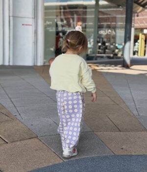 Cloé Cooper Instagram - Lou’s outfit of the day 💛💜