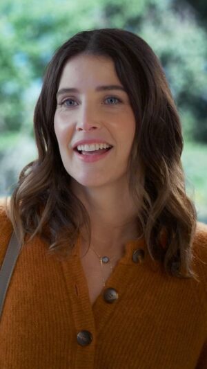 Cobie Smulders Instagram - Look who’s knocking.

Shrinking — New Episode Wednesday

#Shrinking #CobieSmulders #JasonSegel #AppleTV