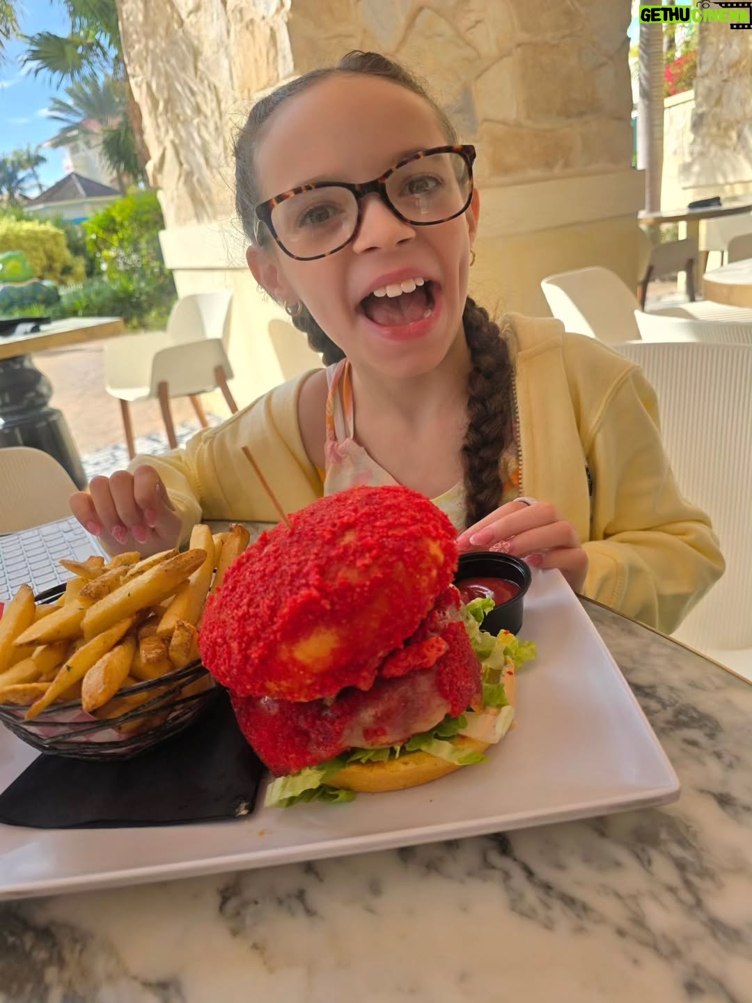 Coco Austin - 43.7K Likes - Gotta away from the cold and shot down to Bahamas 🇧🇸

PS. That's a hot cheeto burger in the second pick

#icefamily