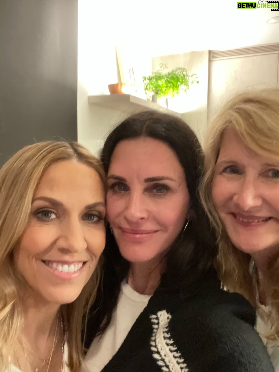 Courteney Cox - 1.7 Million Likes - Apparently Geminis like Aquarians! So many birthdays this month! 
I’m so lucky to have these “air” heads in my life ♥️♥️♥️