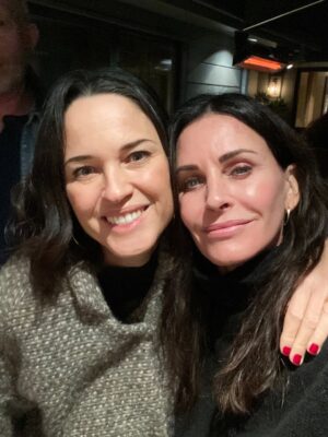 Courteney Cox Instagram - Apparently Geminis like Aquarians! So many birthdays this month! 
I’m so lucky to have these “air” heads in my life ♥️♥️♥️