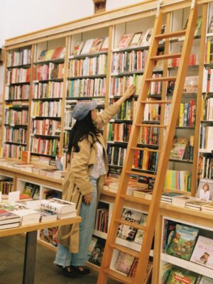 Courtney Eaton Instagram - A day out with @abercrombie 
#abercrombiepartner 

Photos by @elmshoots