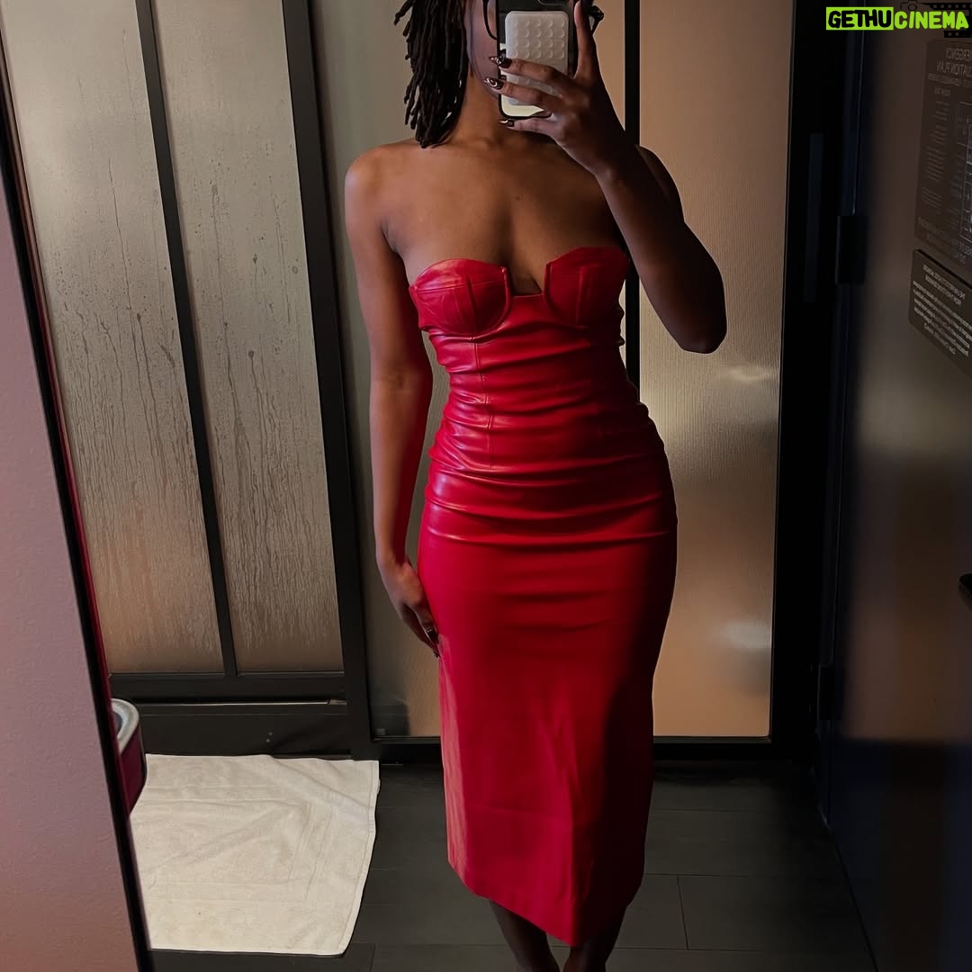 Courtney Randolph - 0.9K Likes - If you’re looking for the perfect stay in LA, @moxy_ac_losangeles is it! From stunning city views to top-tier hospitality, this Downtown LA spot has everything—whether you’re here for business, nightlife, or just the vibes. I had the best time and highly recommend it!
	1.	Taking business meetings with a rooftop view 💸✨
	2.	Quick Vegas-to-LA road trip 🎰🚗
	3.	Waking up to this view from the 33rd floor 😍
	4 & 5.	Trying on outfits for the cast screening party ✨
	6.	Artsy finds next door 🎨
	7.	Rooftop dining with a view 🍽️
	8.	No need to leave—the party is right next door 🎉
	9.	Ending the night with breathtaking rooftop views 🌃

I definitely would recommend adding Moxy Downtown LA to your LA stay list! 

#moxyhotels #DTLA #travelinspo #LAviews #downtownlosangeles #hotels