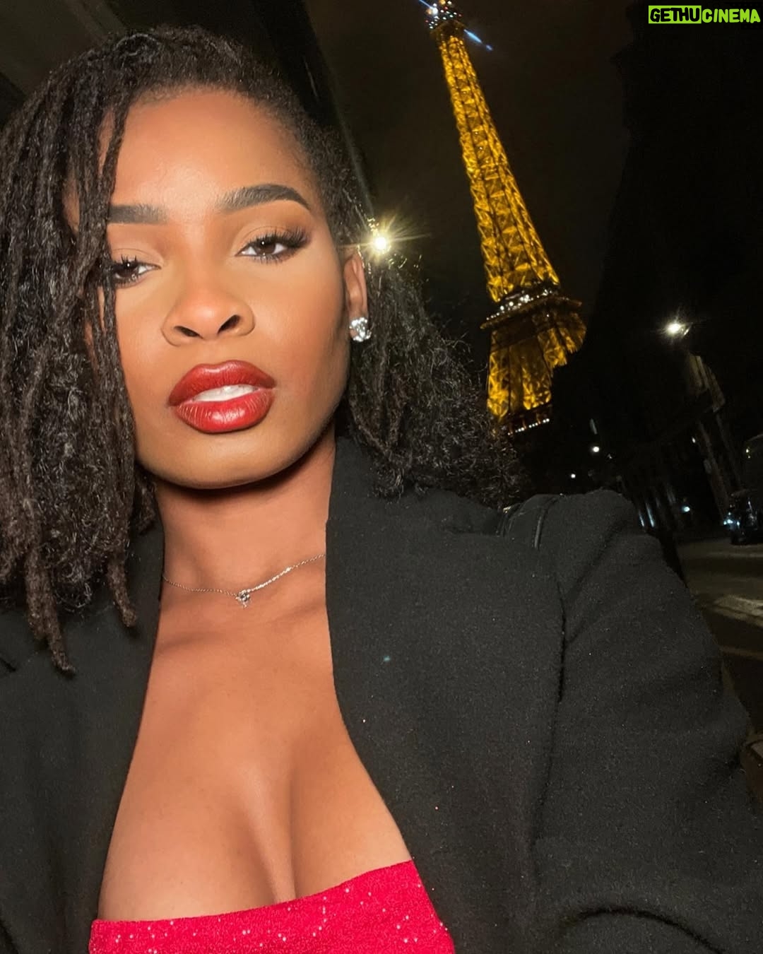 Courtney Randolph - 1.2K Likes - Je t’aime Paris ❤️ where should I go next ?

#parisfashionweek