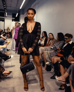 Courtney Randolph Instagram - Drop your pin right now📍
Comment your location below ⬇️
#nyfw #newyorkfashionweek #fashionblogger #girlswithlocs #locs #blackfashion