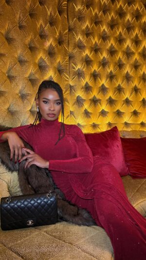Courtney Randolph Instagram - POV: You’re finally becoming the version of you, you used to dream about.
Dress: @hellomolly
#hellomollypartner