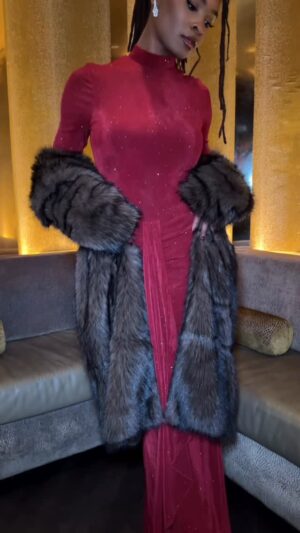 Courtney Randolph Instagram - You say you love her, put her in @hellomolly ✨
Shop for your holiday look with my code COURTNEYR10 for a little something off 💋
I’m wearing the Sophisticated Style Maxi Dress in Wine and Days in Aspen Faux Fur Coat in Brown.
This look is effortless, timeless, and exactly what the season calls for ✨
#hellomollypartner