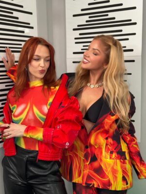 DJ Yamina Instagram - Ma délutan Radio1 dalpremierunk volt @djyamina val ,megszületett a FEEL THE FIRE🔥 Régóta tervezünk közös dalt,most végre összehoztuk ,megirtam a dalt Yami imádta,megremixelte es bum. 2hétig mától exkluzívan csak a Radio1 en hallható és kérhetitek a kivánságmüsorokban. Utana pedig klip és minden digitális platformon elérhető lesz ❤️ @djyamina @radio1hungary Outfit @kissmark_official 💋