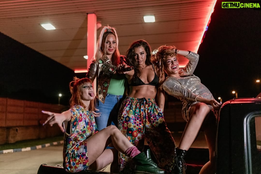 DJ Yamina - 4.6K Likes - Nem is olyan régen, Tóth Andival jelent meg közös dalom a Fantasy.
1 hét múlva ÚJ DAL📢
De most vajon kivel?🤔🤔🤔