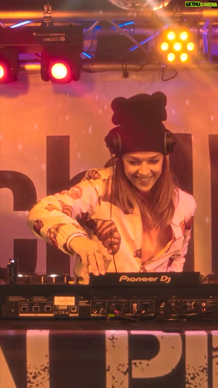 DJ Yamina - 3 Likes - Ekkorát (nagyot!) durrant az első 7Days Croissant Fesztivál a Műjégpályán – ti ott voltatok? 🥐💥⛸️