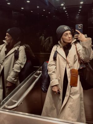 Damla Sönmez Instagram - Make a dump they said…
to farewell 2025 they said.
Mostly unseen moments of 2025.
Teşekkürler 2025, not aldık. 📝
2026’dan alacağımız var. ✨