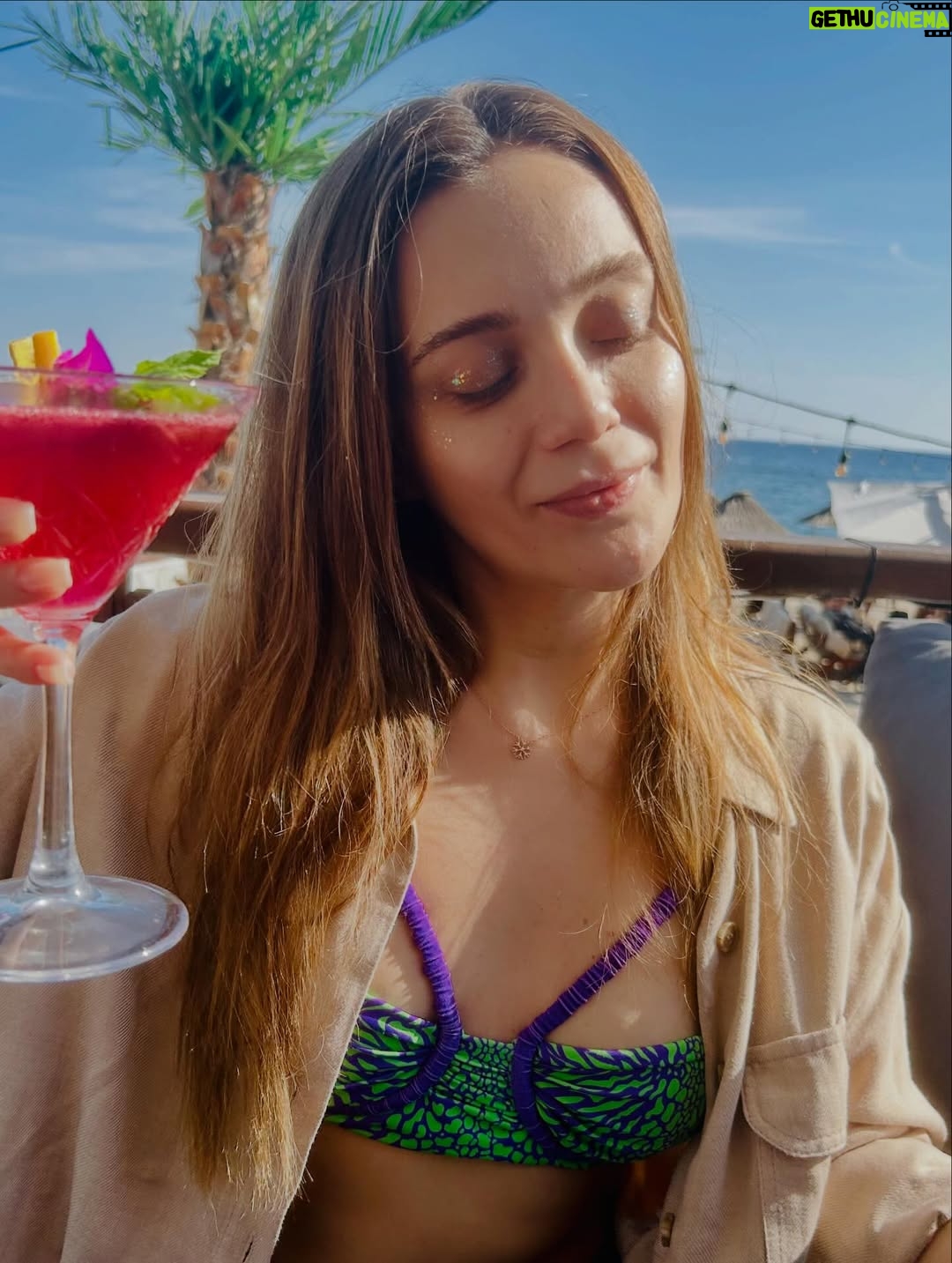 Damla Sönmez - 54.9K Likes - Make a dump they said…
to farewell 2025 they said.

Mostly unseen moments of 2025.
Teşekkürler 2025, not aldık. 📝
2026’dan alacağımız var. ✨