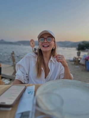Damla Sönmez Instagram - Make a dump they said…
to farewell 2025 they said.
Mostly unseen moments of 2025.
Teşekkürler 2025, not aldık. 📝
2026’dan alacağımız var. ✨