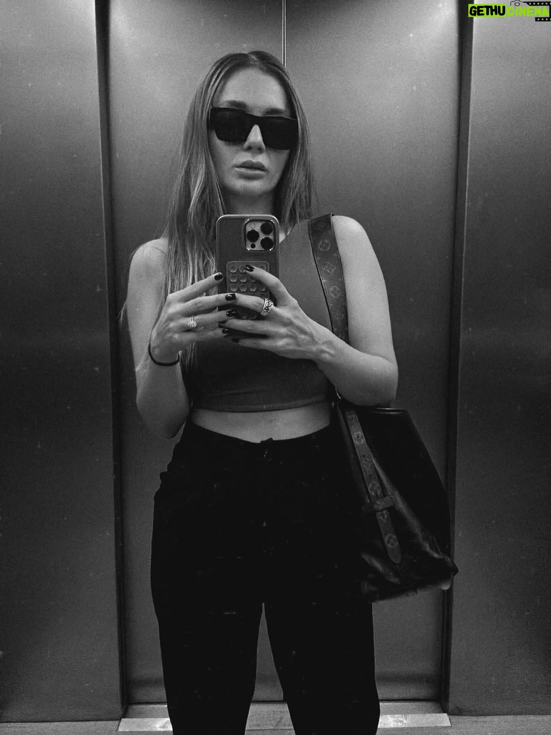 Damla Sönmez - 54.9K Likes - Make a dump they said…
to farewell 2025 they said.

Mostly unseen moments of 2025.
Teşekkürler 2025, not aldık. 📝
2026’dan alacağımız var. ✨