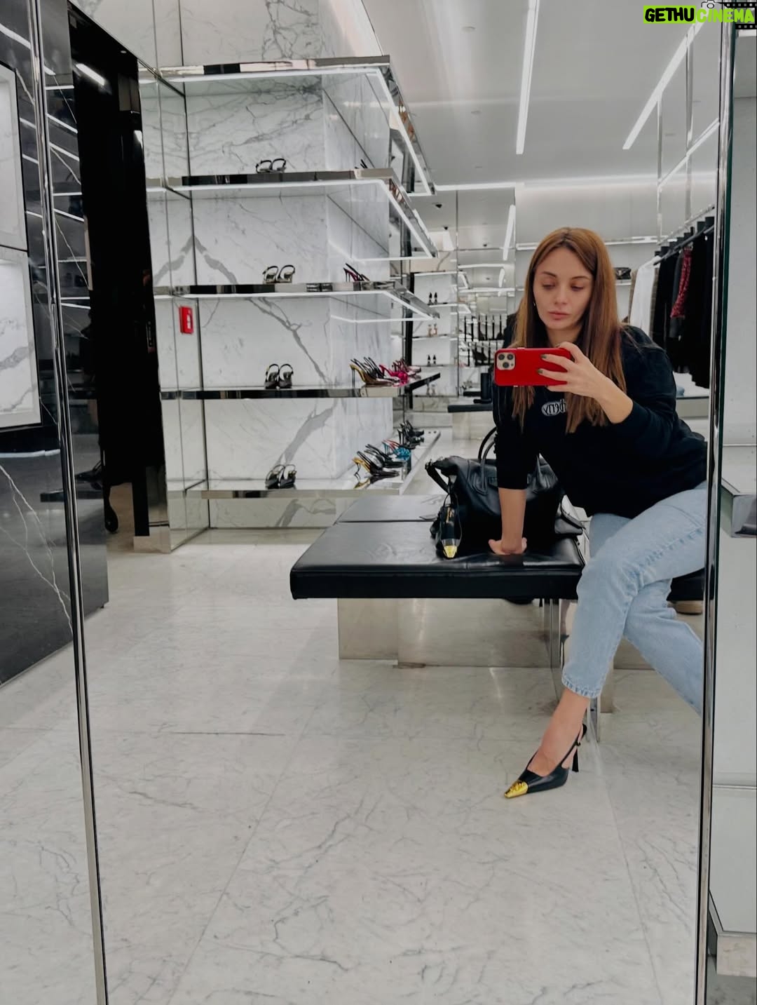 Damla Sönmez - 54.9K Likes - Make a dump they said…
to farewell 2025 they said.

Mostly unseen moments of 2025.
Teşekkürler 2025, not aldık. 📝
2026’dan alacağımız var. ✨