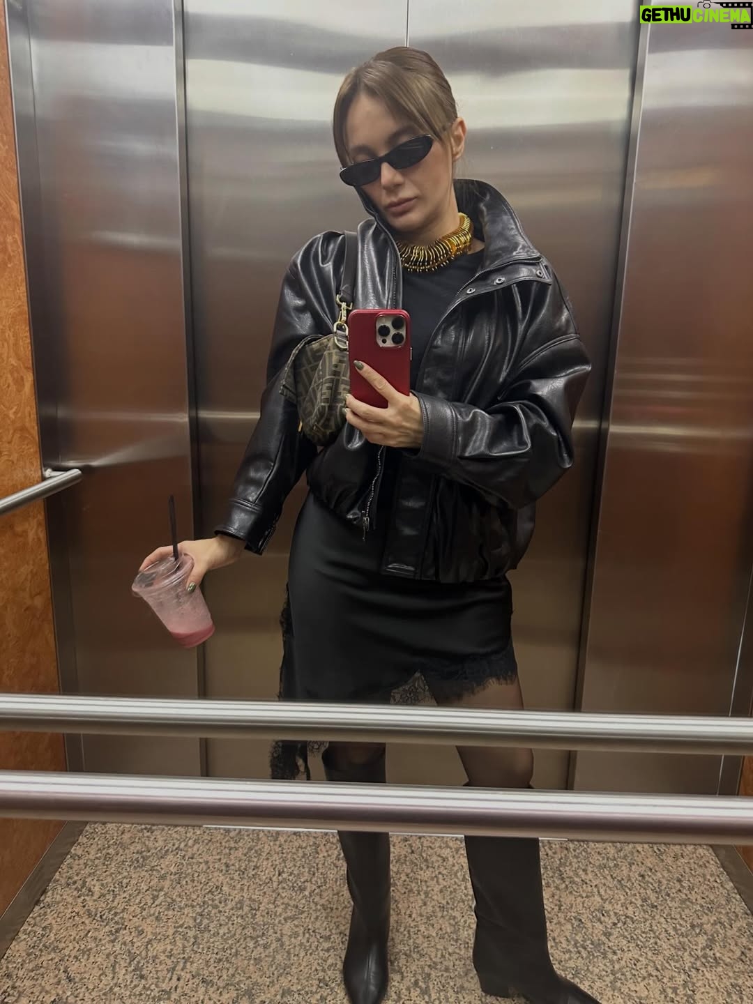 Damla Sönmez - 54.9K Likes - Make a dump they said…
to farewell 2025 they said.

Mostly unseen moments of 2025.
Teşekkürler 2025, not aldık. 📝
2026’dan alacağımız var. ✨