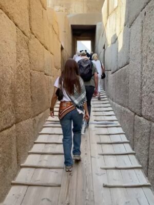 Damla Sönmez Instagram - At the edge of ancient silence… and somehow it still feels alive. Cairo, thank you for the wonder. 🪶🤍🪬
