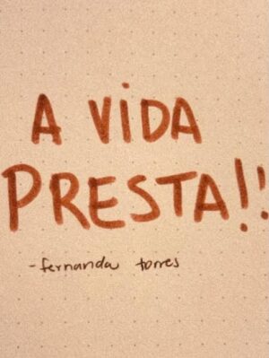 Dani Gondim Instagram - Registros da última internação de quimioterapia 36/36 celebrando a nova vida recheada de amor e cuidado com direito a caranguejo em SP(que era a única coisa que eu tinha desejo de comer). 
Agora sim podemos festejar ; ESTAMOS OFICIALMENTE EM REMISSÃO!!! 

Meu profundo agradecimento a minha família, aos amigos que são família também, ao time de enfermagem, aos meus médicos, a vocês aqui que pediram pela minha recuperação, que se cadastraram no REDOME, que doaram ou divulgaram a doação de sangue. 🩸 Quando você doa, não salva apenas uma vida, salva uma família inteira. 

Gratidão. A VIDA PRESTA. #danigondim