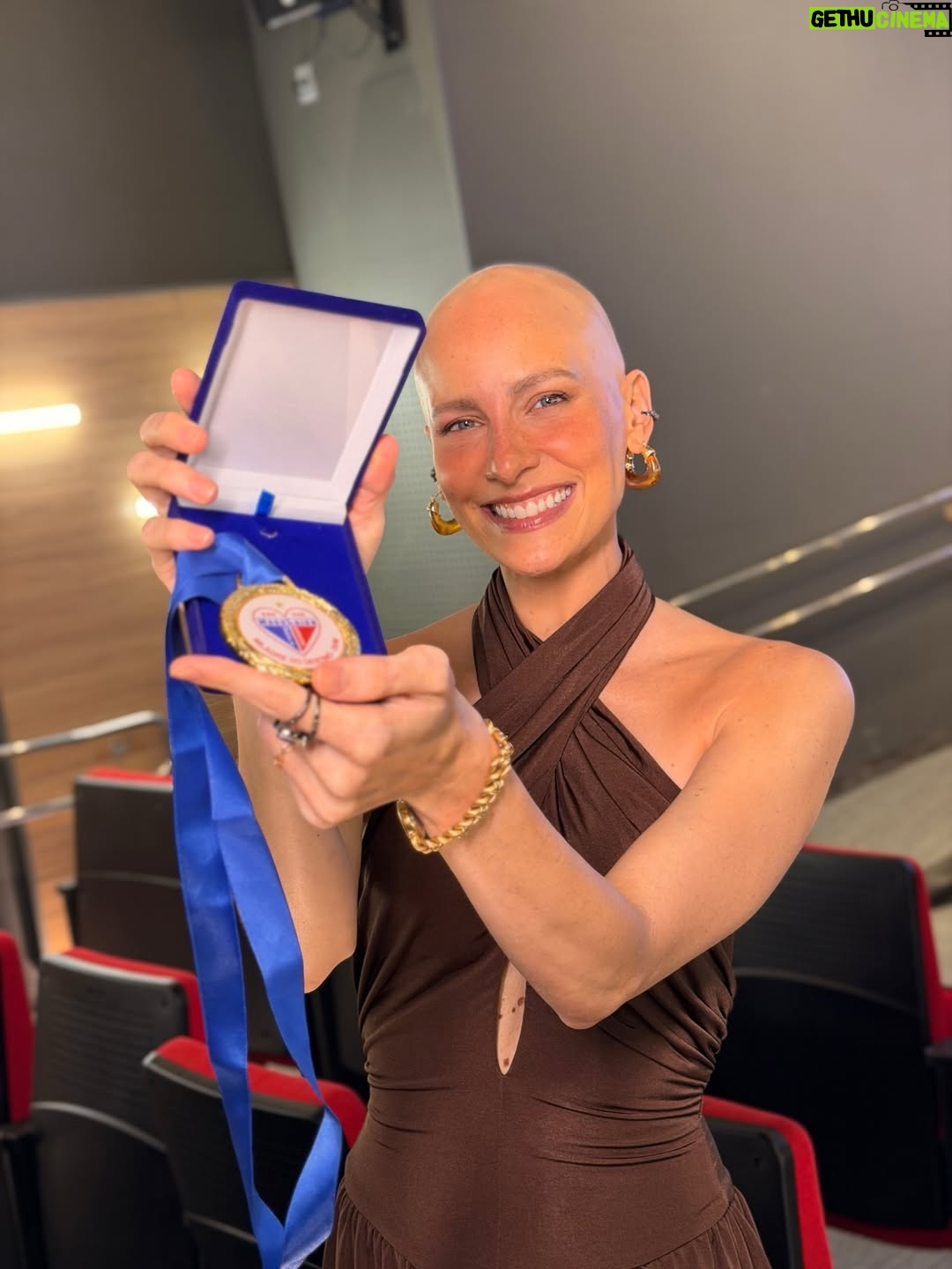 Dani Gondim - 12.6K Likes - Quando você doa, não salva apenas uma vida, salva uma família inteira. 
Um orgulho fazer parte e aprender com essa história. 

Doação de sangue e medula óssea; Vá qualquer hemocentro, preencha um cadastro. Vão coletar 5mls de sangue. Tem que ter entre 18 e 35 anos, não ter histórico de câncer e estar saudável. 
#svm #medulaion

FOTO @Lcmoreirafoto @Sejasisi
