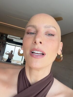 Dani Gondim Instagram - Quando você doa, não salva apenas uma vida, salva uma família inteira. 
Um orgulho fazer parte e aprender com essa história. 

Doação de sangue e medula óssea; Vá qualquer hemocentro, preencha um cadastro. Vão coletar 5mls de sangue. Tem que ter entre 18 e 35 anos, não ter histórico de câncer e estar saudável. 
#svm #medulaion

FOTO @Lcmoreirafoto @Sejasisi