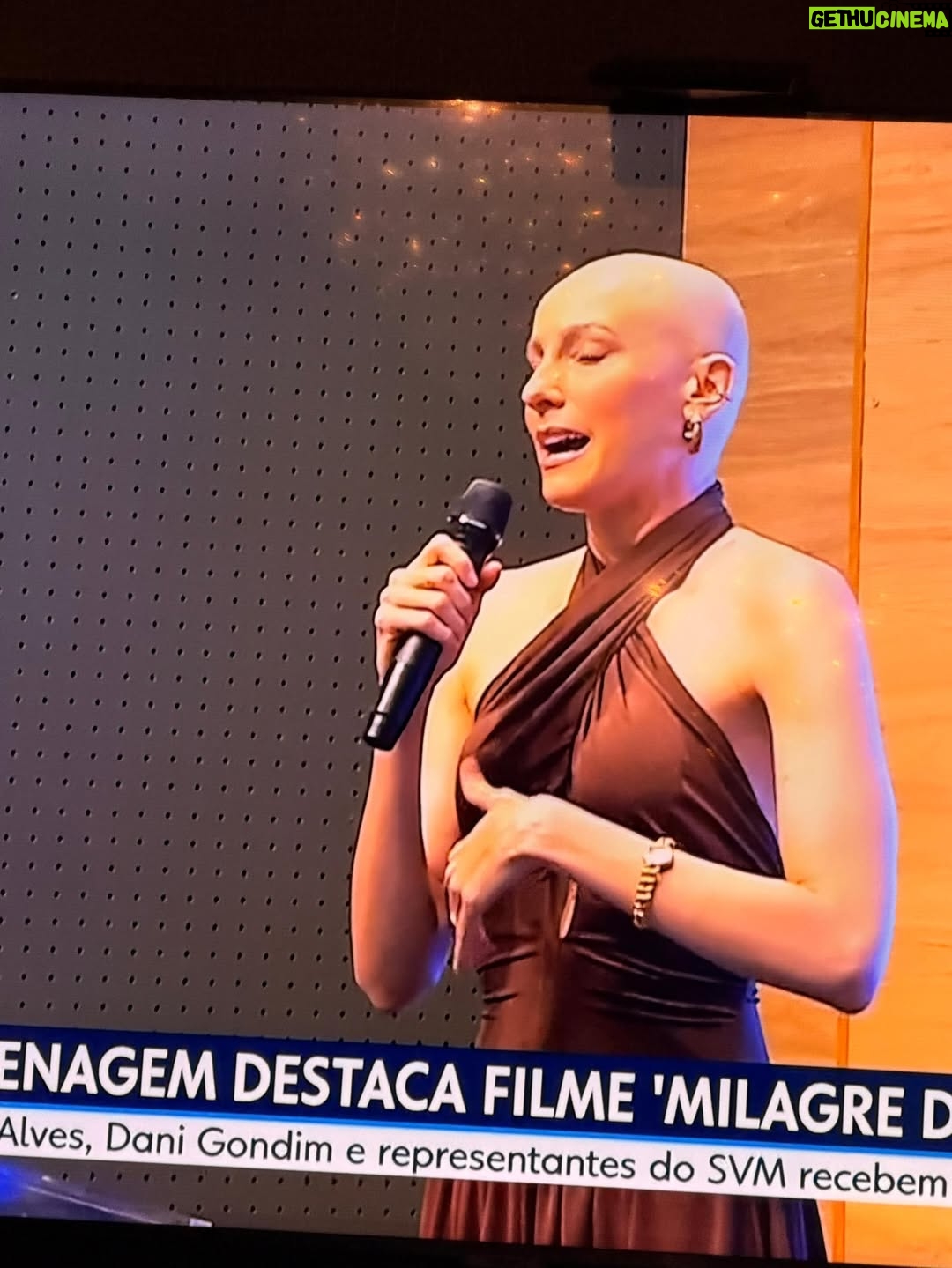 Dani Gondim - 12.6K Likes - Quando você doa, não salva apenas uma vida, salva uma família inteira. 
Um orgulho fazer parte e aprender com essa história. 

Doação de sangue e medula óssea; Vá qualquer hemocentro, preencha um cadastro. Vão coletar 5mls de sangue. Tem que ter entre 18 e 35 anos, não ter histórico de câncer e estar saudável. 
#svm #medulaion

FOTO @Lcmoreirafoto @Sejasisi