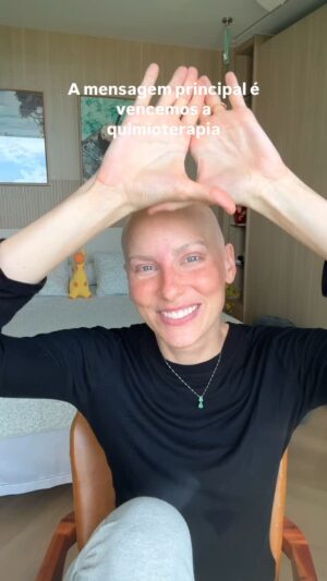 Dani Gondim Instagram - Gratidão a todos que cuidaram dos meus quando eu não pude cuidar. 
Gratidão por nos acolherem na ausência, na falta de carisma e energia. 
VENCEMOS A QUIMIOTERAPIA.
Logo mais esse gostinho de vitória chega, só estamos cansados. 🩵 
Muito grata a vida que tenho. ELA PRESTA. 

36/36 #danigondim