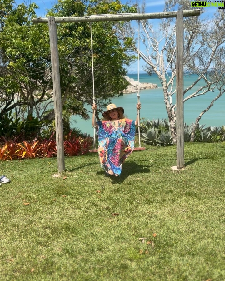 Daniela Mercury - 15.4K Likes - As cidades grandes tiram tudo de você, mas… A natureza devolve! Tô descansando no Sul da Bahia e volto já com novidades pra vocês. 💐💚