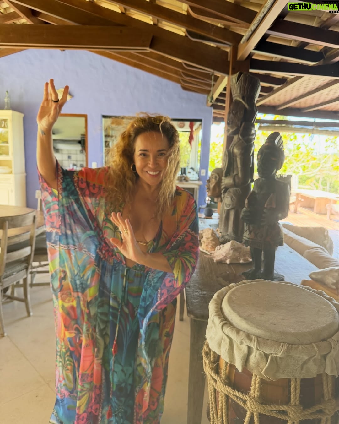 Daniela Mercury - 15.4K Likes - As cidades grandes tiram tudo de você, mas… A natureza devolve! Tô descansando no Sul da Bahia e volto já com novidades pra vocês. 💐💚