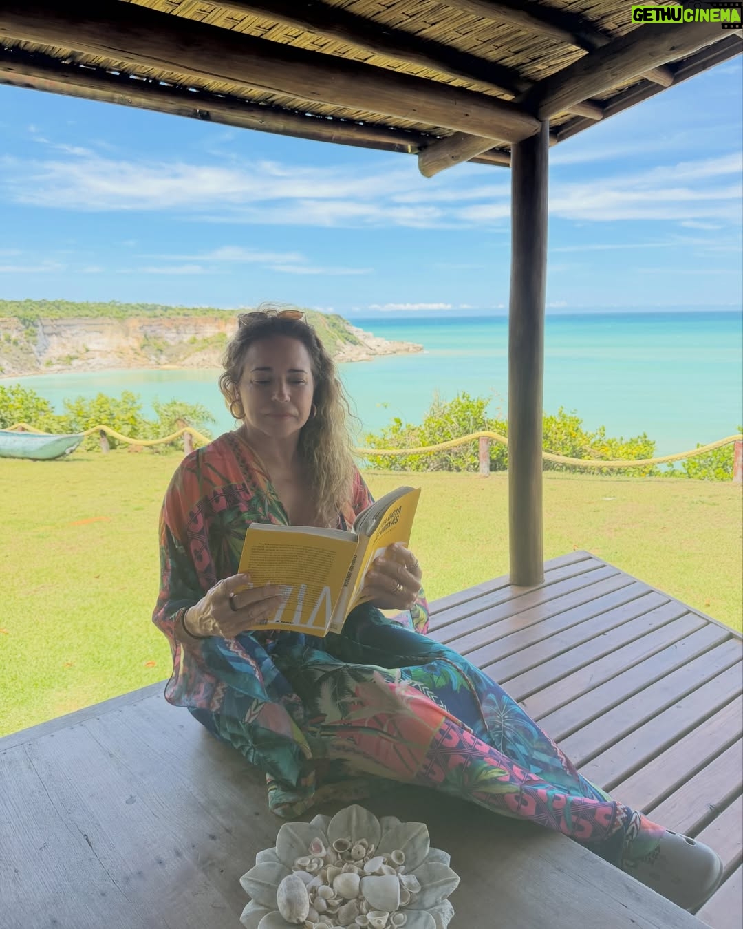 Daniela Mercury - 15.4K Likes - As cidades grandes tiram tudo de você, mas… A natureza devolve! Tô descansando no Sul da Bahia e volto já com novidades pra vocês. 💐💚