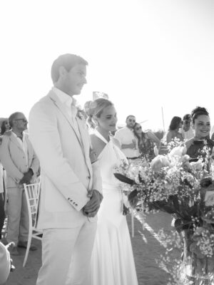 Daniela Nicolás Instagram - ¡Nos casamos! Felicidad completa ♥️

14.02.2026 Matrimonio Civil 

Un lugar mágico rodeados de todos los que nos quieren ✨

Ya les contaremos más, pero todavía seguimos disfrutando de este momento! ♥️

Agradecerles a todos por sus infinitos mensajes de cariño ¡estamos felices! 

Lugar @muelledecalderilla 
Decoración @martin_pescador.br 
Fotografía @valeska_fotografias 
Maquillaje y Peinado @freshbeauty.cl 
Vestido @pronovias 
Zapatos @zapato_calzado 
Traje @sergioariasmarchant