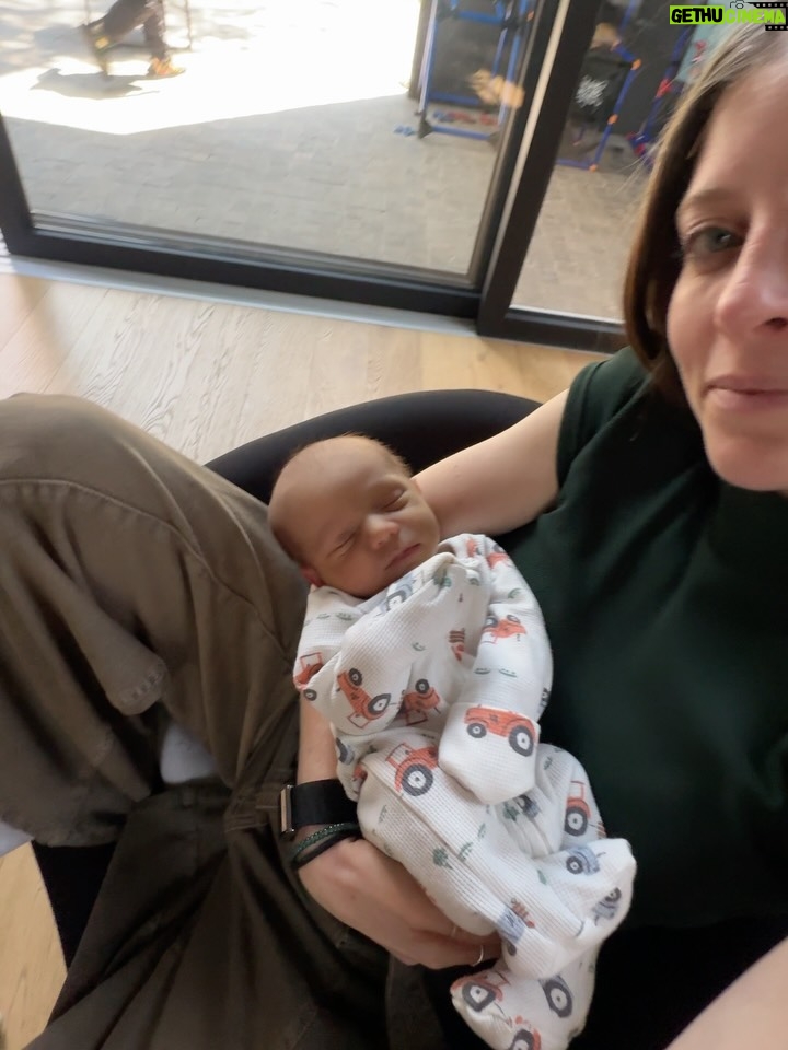 Danielle Clyde - 11.8K Likes - Mi mejor amiga tuvo a su bebé y no podríamos estar babeando más! 🤍🥹