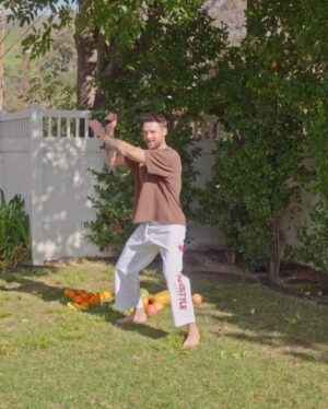 Danielle Fishel Instagram - Fruit ninja at Topanga’s house 🍍🍊🍉🍌🥷

Everything’s a Competition, out now!
