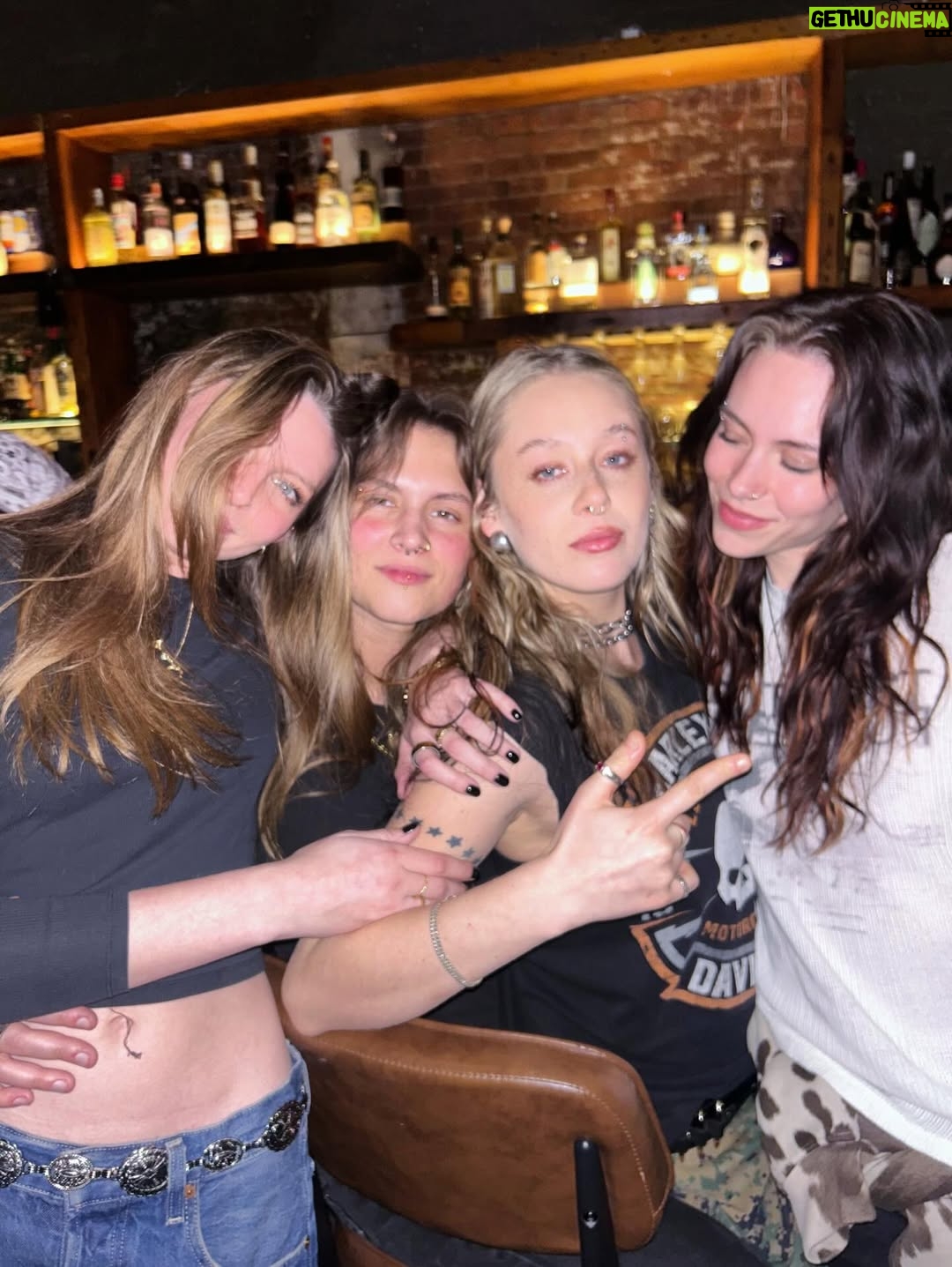 DeVore Ledridge - 4K Likes - a decgayed of friendship