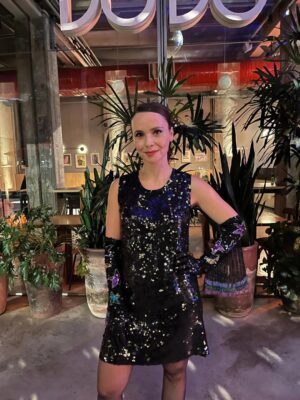 Débora Falabella Instagram - Virar o ano de vida assim, ao lado de pessoas tão queridas, dançando a noite inteira. Foi lindo demais.
Obrigada por tanto carinho, pelos encontros e por todas as mensagens lindas que ainda estou recebendo por aqui.💛 Obrigada por me receber tão bem, @bubu_restaurante