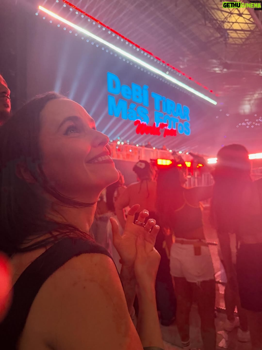 Débora Falabella - 31.4K Likes - Foi de chorar de lindo!
@badbunnypr 
Um artista no seu auge. Muito bonito de ver.

E como bailamos, né @franferraretto .

Muito obrigada @allianzparque  @fattimaamaral e @a.lua.a por isso.❤️