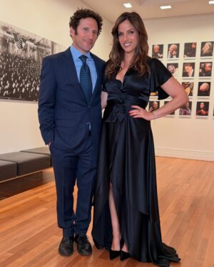 Debra Messing Instagram - “Letters, Light, and Love” what a night. It was such an honor to join these incredible people in an event to support Kibbutz Be’eri. 

@letters.light.love @ujafedny @carnegiehall
📸: @YoavDavis for Eighteen
