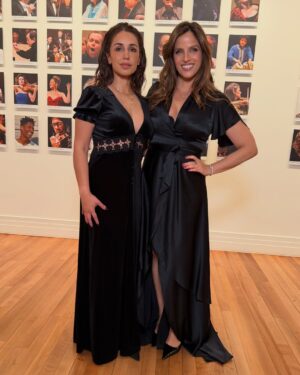 Debra Messing Instagram - “Letters, Light, and Love” what a night. It was such an honor to join these incredible people in an event to support Kibbutz Be’eri. 

@letters.light.love @ujafedny @carnegiehall
📸: @YoavDavis for Eighteen