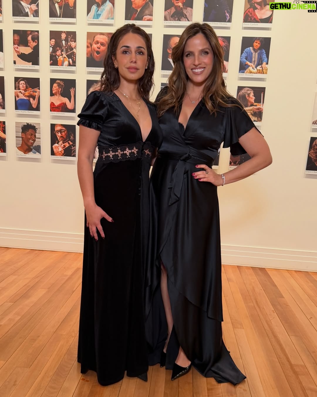 Debra Messing - 31.8K Likes - “Letters, Light, and Love” what a night. It was such an honor to join these incredible people in an event to support Kibbutz Be’eri. 

@letters.light.love @ujafedny @carnegiehall
📸: @YoavDavis for Eighteen