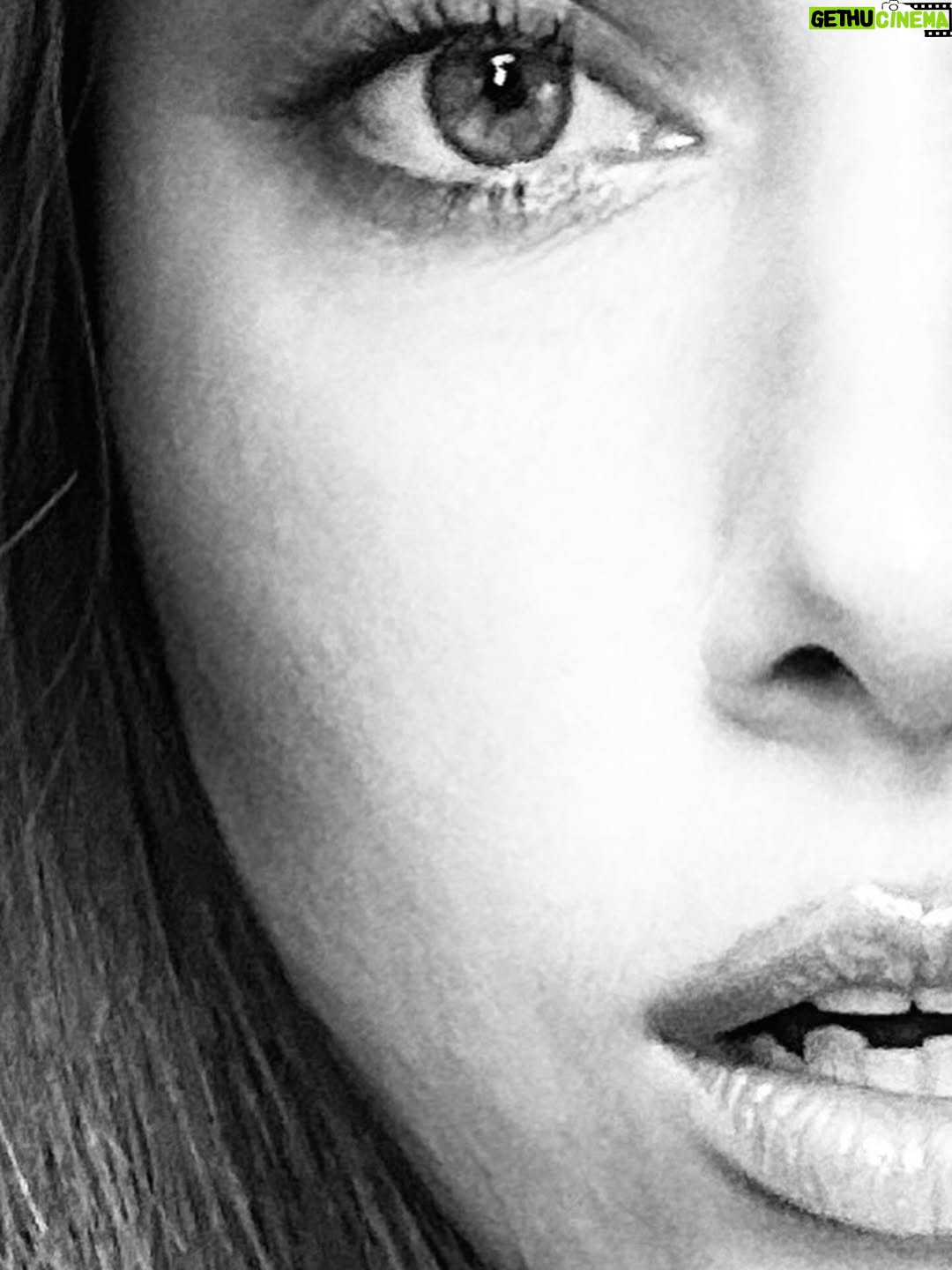Delphine Wespiser - 20.4K Likes - Auto portrait 👁️
Une préf ? ♥️