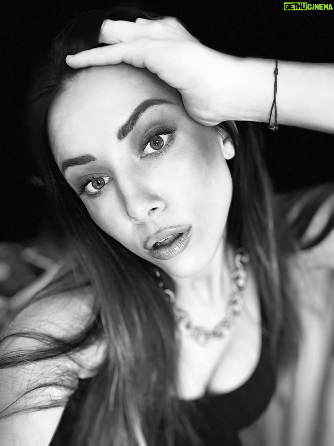 Delphine Wespiser - 20.4K Likes - Auto portrait 👁️
Une préf ? ♥️