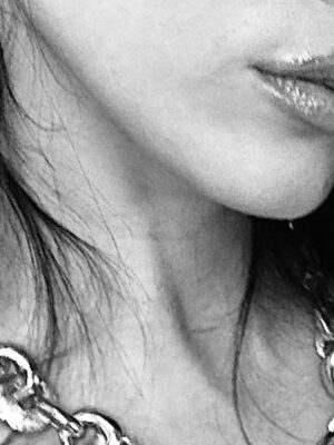 Delphine Wespiser Instagram - Auto portrait 👁️
Une préf ? ♥️