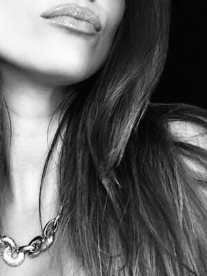 Delphine Wespiser Instagram - Auto portrait 👁️
Une préf ? ♥️
