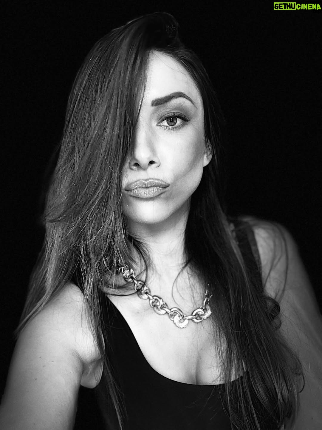 Delphine Wespiser - 20.4K Likes - Auto portrait 👁️
Une préf ? ♥️