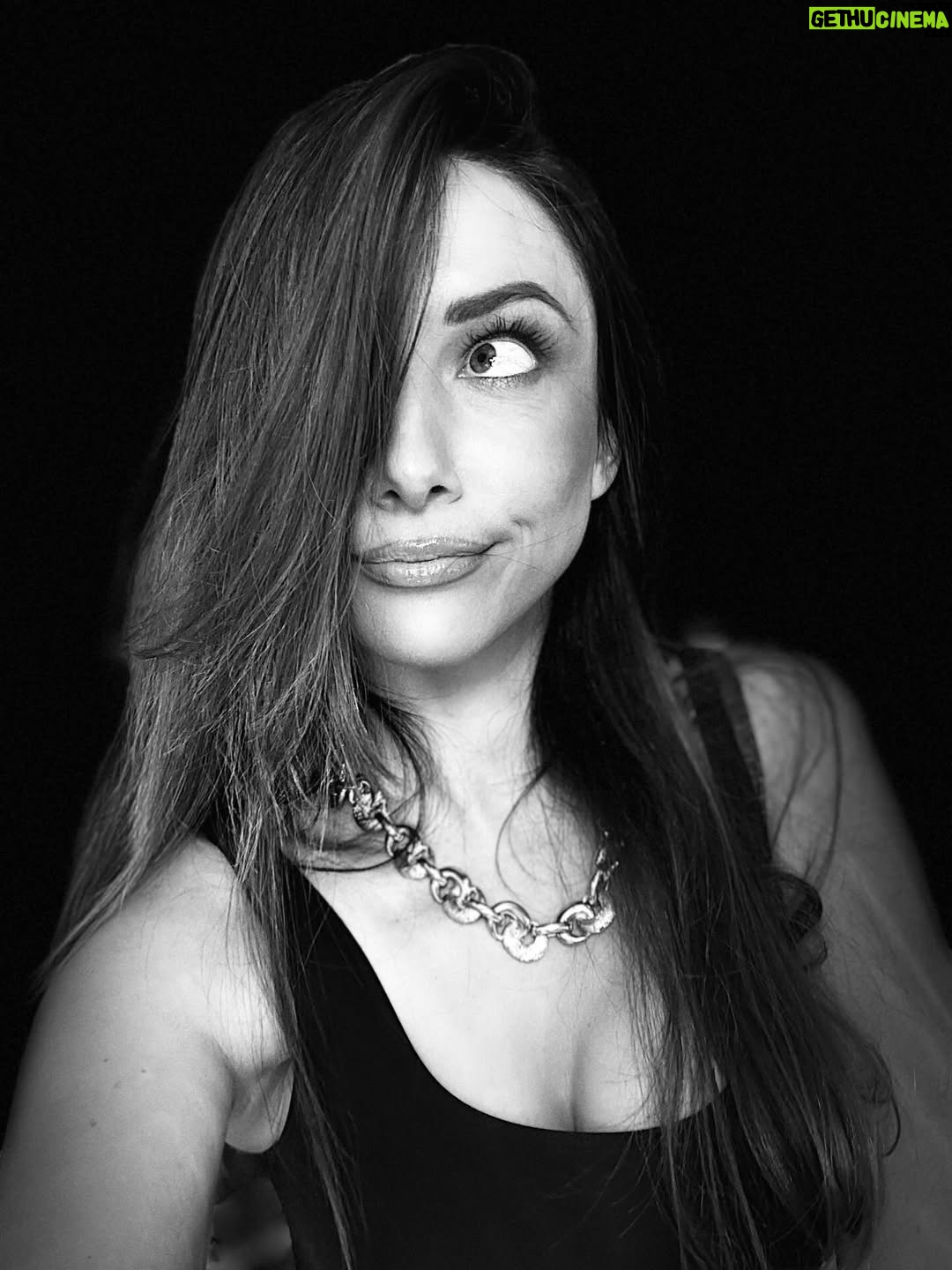 Delphine Wespiser - 20.4K Likes - Auto portrait 👁️
Une préf ? ♥️
