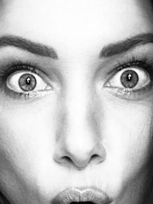 Delphine Wespiser Instagram - Auto portrait 👁️
Une préf ? ♥️