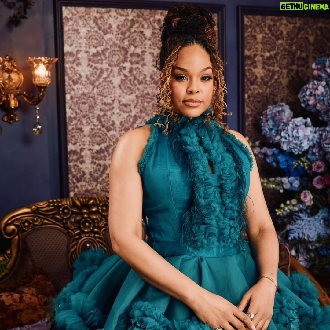 Demetria McKinney - 23.4K Likes - The diamond of the season has its sparkle! I felt like a rare emerald in the presence of #QueenCharlotte
Stepped into the world of @bridgertonnetflix for a night of pure #magic. Thank you @bevysmith and @netflix for a seat at such a beautiful table. 🥂💚 #dinnerwithbevy @shondarhimes